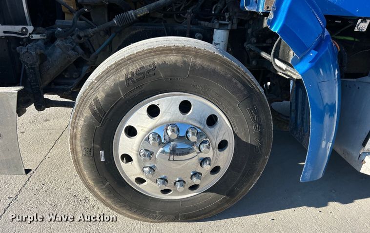 image for item DO6555 2008 Peterbilt 386 vacuum truck