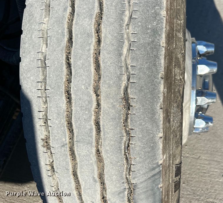 image for item DO6555 2008 Peterbilt 386 vacuum truck