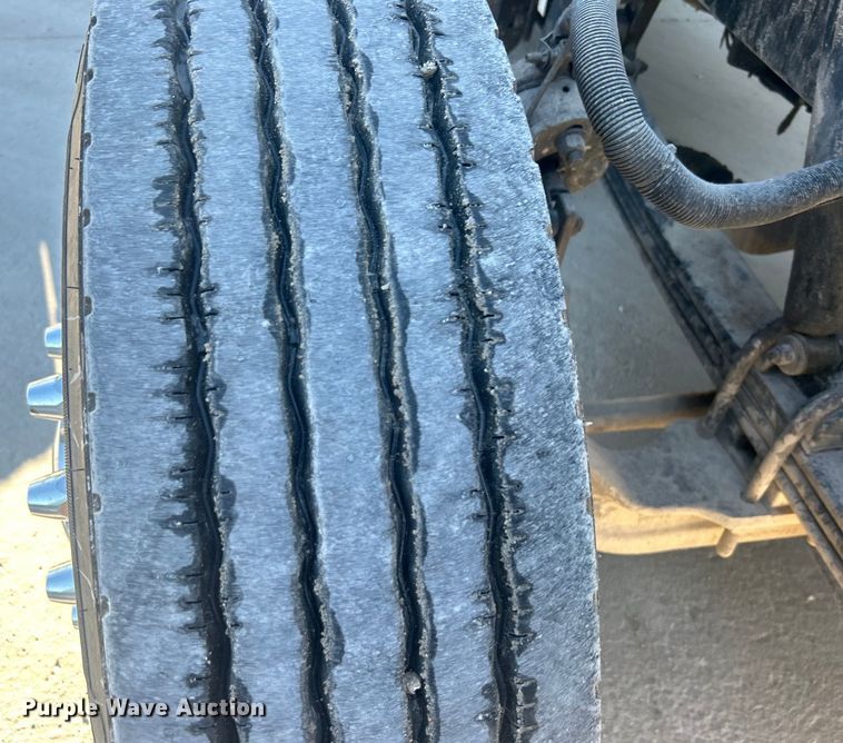 image for item DO6555 2008 Peterbilt 386 vacuum truck