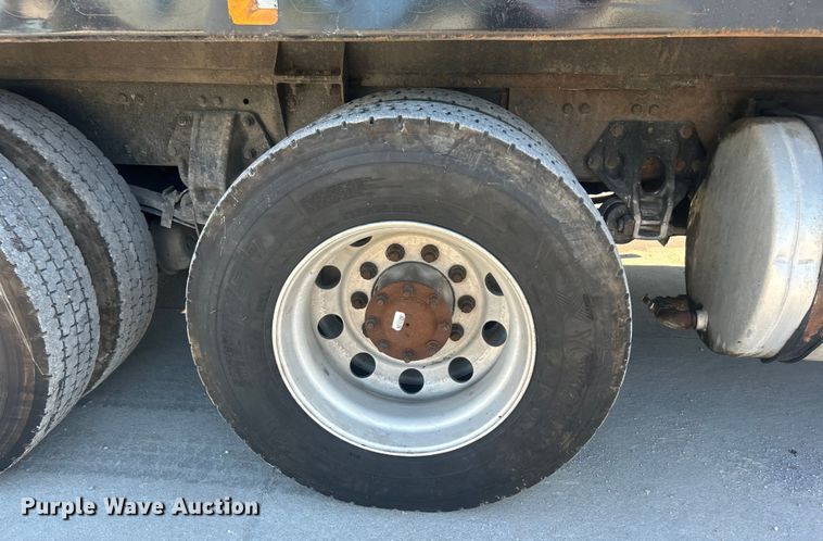 image for item DO6555 2008 Peterbilt 386 vacuum truck