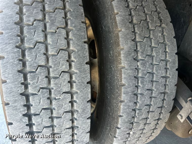 image for item DO6555 2008 Peterbilt 386 vacuum truck