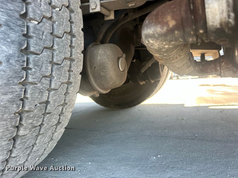 image for item DO6555 2008 Peterbilt 386 vacuum truck