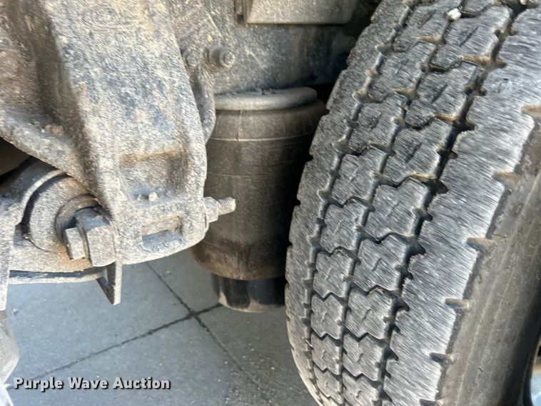 image for item DO6555 2008 Peterbilt 386 vacuum truck