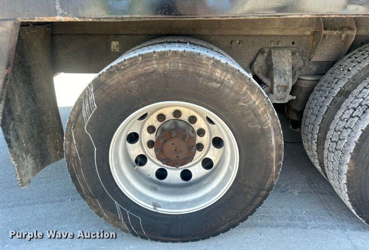 image for item DO6555 2008 Peterbilt 386 vacuum truck