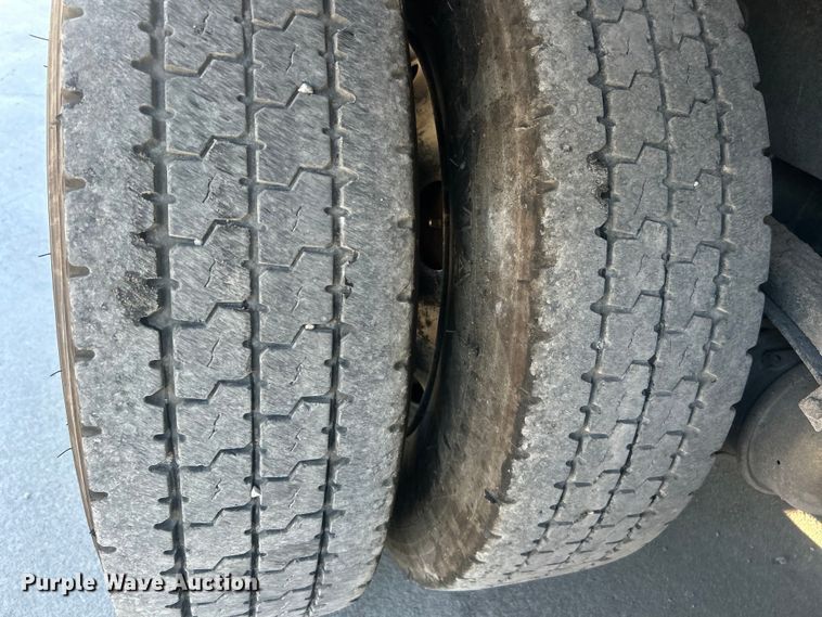 image for item DO6555 2008 Peterbilt 386 vacuum truck