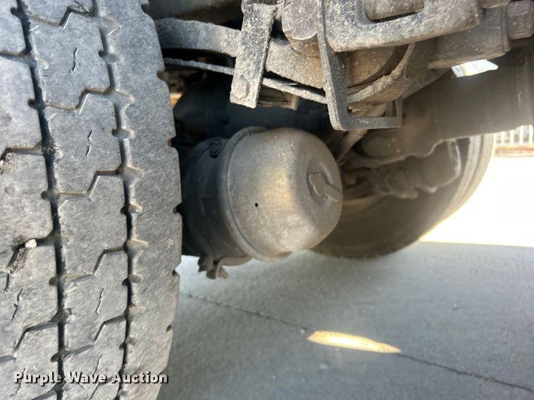 image for item DO6555 2008 Peterbilt 386 vacuum truck