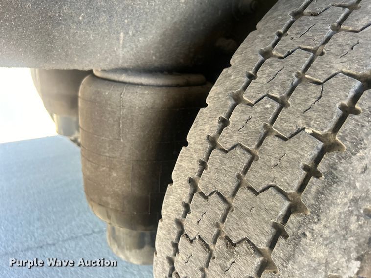 image for item DO6555 2008 Peterbilt 386 vacuum truck