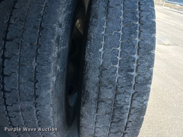 image for item DO6555 2008 Peterbilt 386 vacuum truck