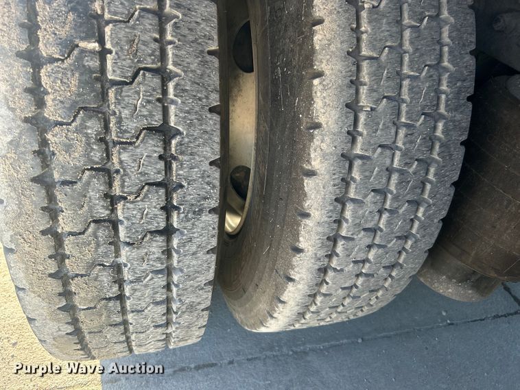 image for item DO6555 2008 Peterbilt 386 vacuum truck