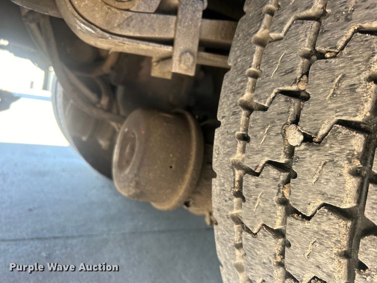 image for item DO6555 2008 Peterbilt 386 vacuum truck