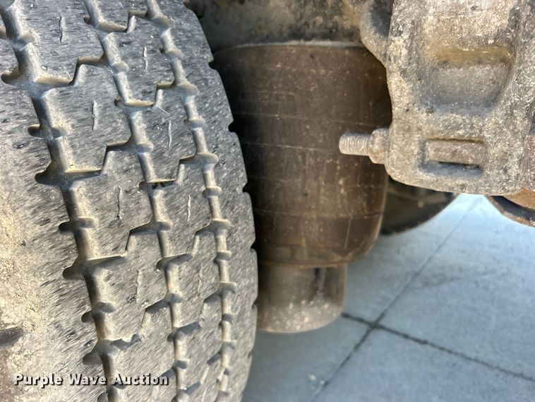 image for item DO6555 2008 Peterbilt 386 vacuum truck