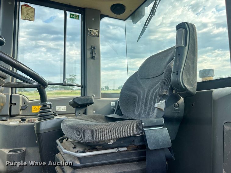 image for item DO6565 2014 SDLG LG938L wheel loader