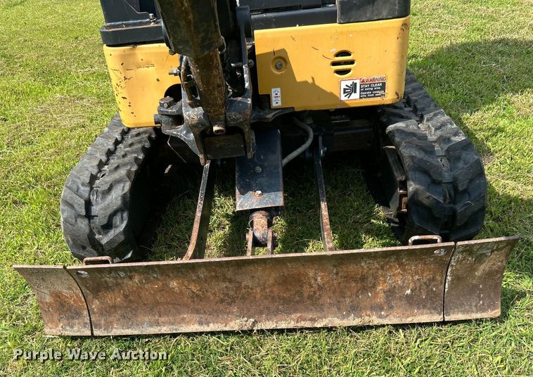 image for item DO6568 2016 John Deere 17G mini excavator