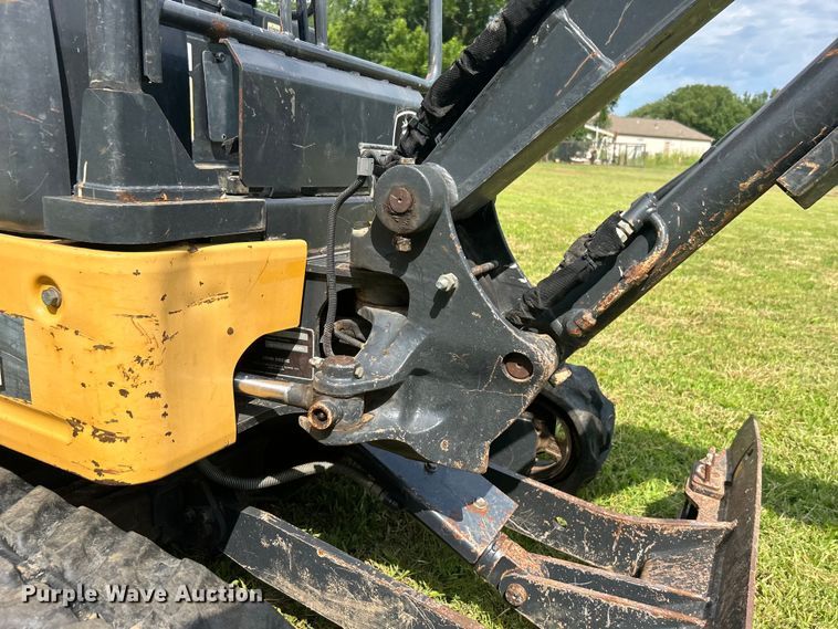 image for item DO6568 2016 John Deere 17G mini excavator