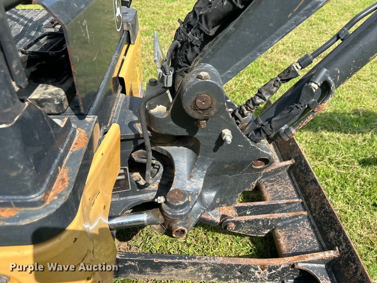 image for item DO6568 2016 John Deere 17G mini excavator