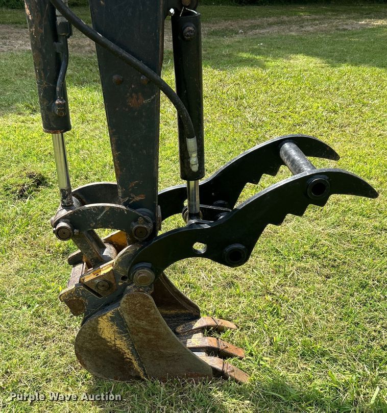 image for item DO6568 2016 John Deere 17G mini excavator