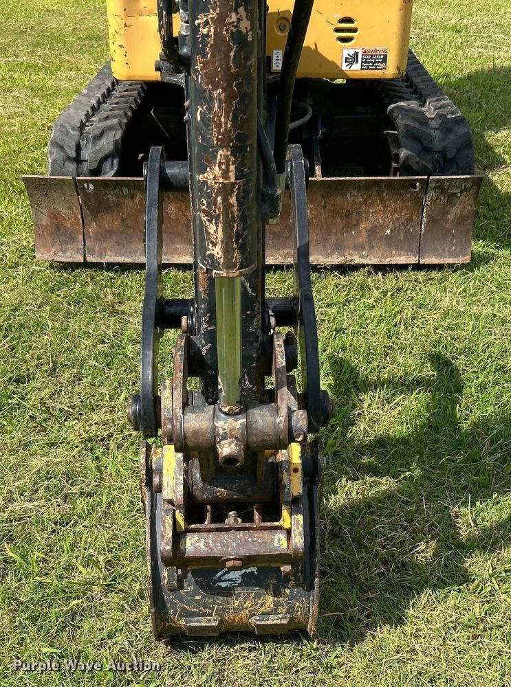 image for item DO6568 2016 John Deere 17G mini excavator