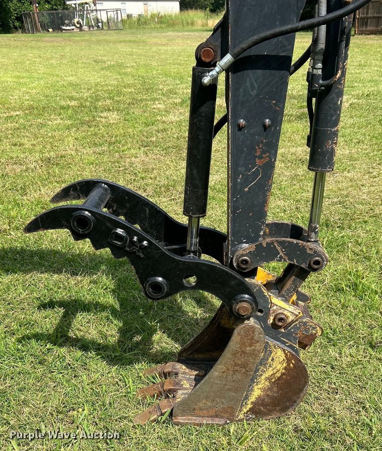 image for item DO6568 2016 John Deere 17G mini excavator