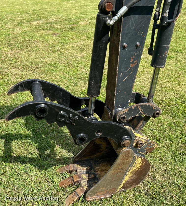 image for item DO6568 2016 John Deere 17G mini excavator