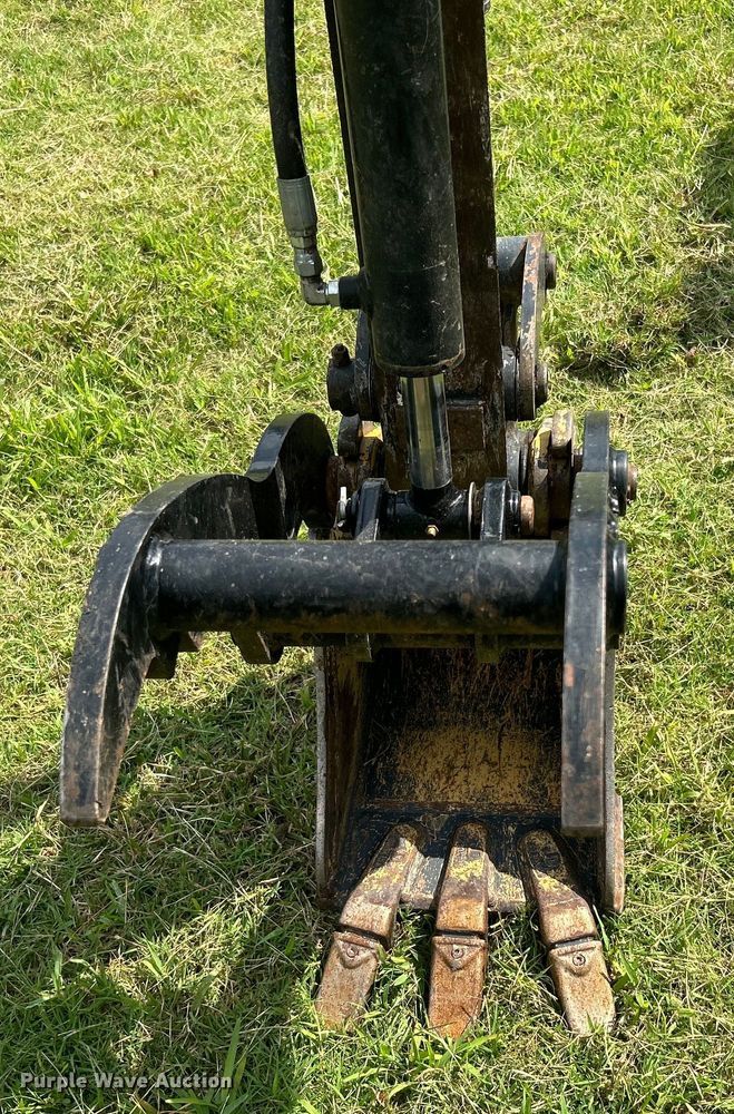 image for item DO6568 2016 John Deere 17G mini excavator