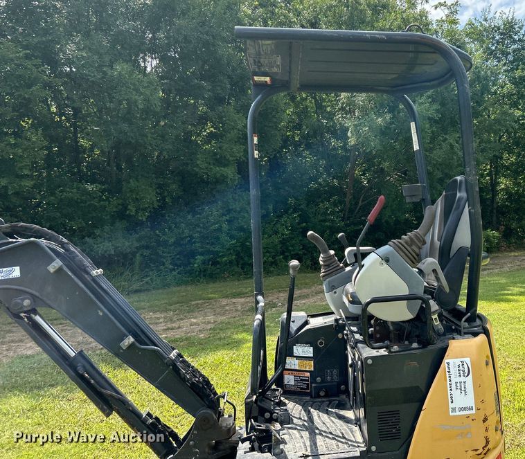 image for item DO6568 2016 John Deere 17G mini excavator