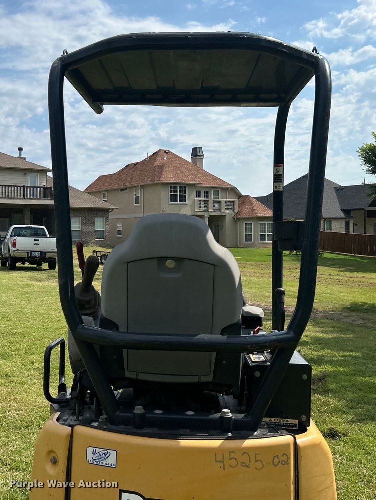 image for item DO6568 2016 John Deere 17G mini excavator