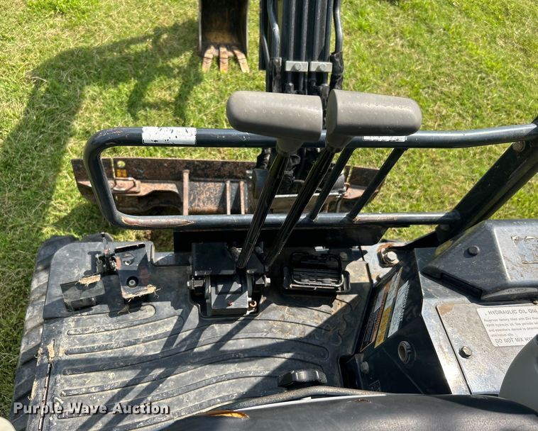 image for item DO6568 2016 John Deere 17G mini excavator