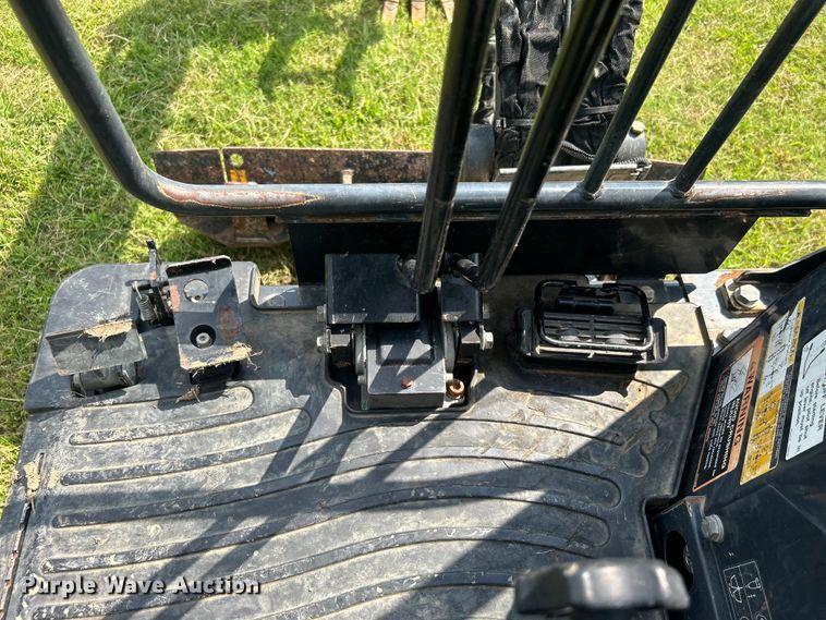 image for item DO6568 2016 John Deere 17G mini excavator