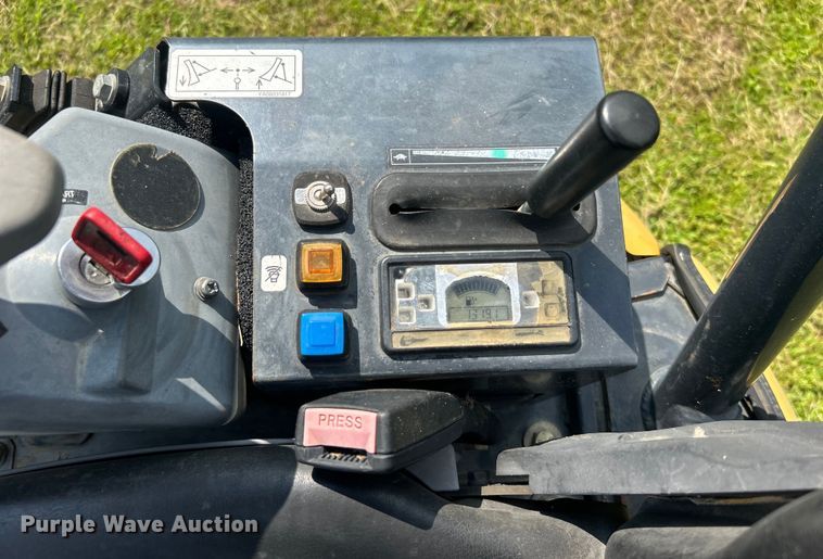 image for item DO6568 2016 John Deere 17G mini excavator