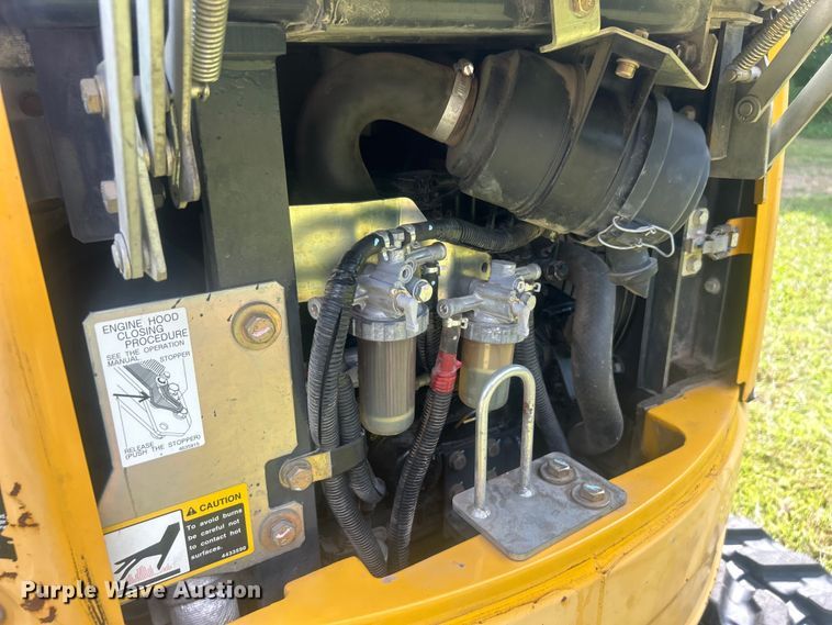 image for item DO6568 2016 John Deere 17G mini excavator