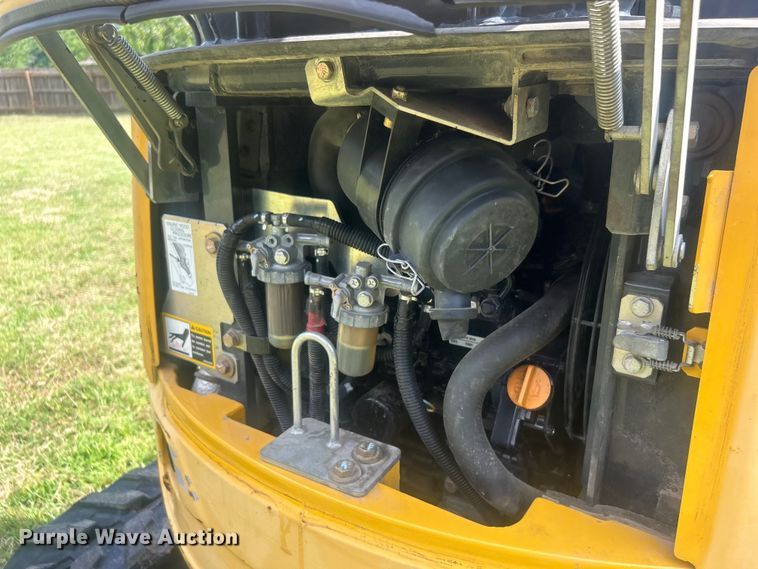 image for item DO6568 2016 John Deere 17G mini excavator