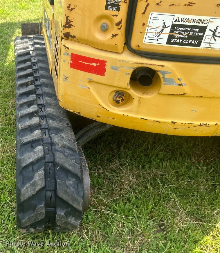 image for item DO6568 2016 John Deere 17G mini excavator