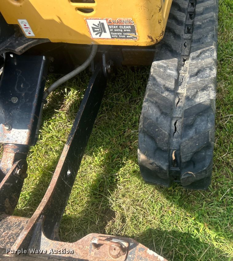 image for item DO6568 2016 John Deere 17G mini excavator