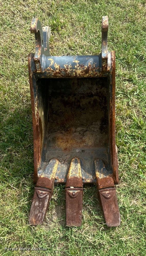 image for item DO6568 2016 John Deere 17G mini excavator