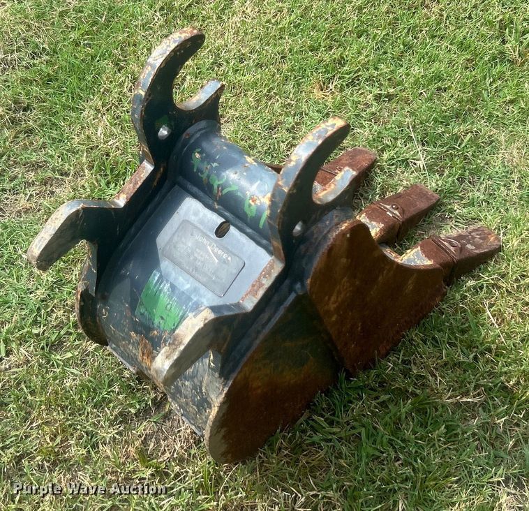 image for item DO6568 2016 John Deere 17G mini excavator