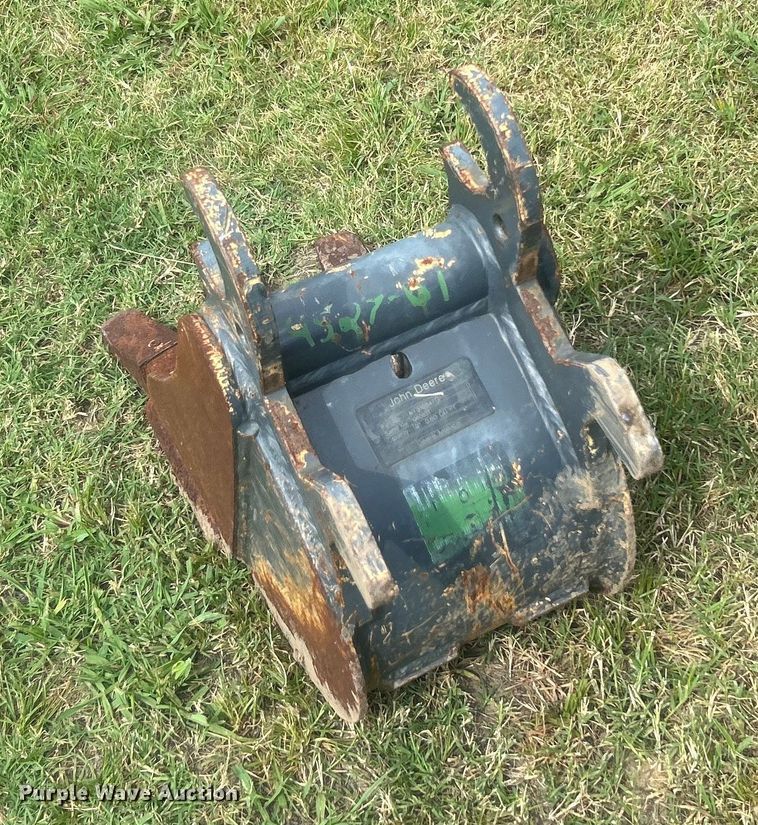 image for item DO6568 2016 John Deere 17G mini excavator