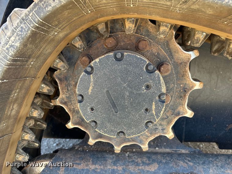 image for item DO6968 2020 Kubota SVL75-2 tracked skid steer loader