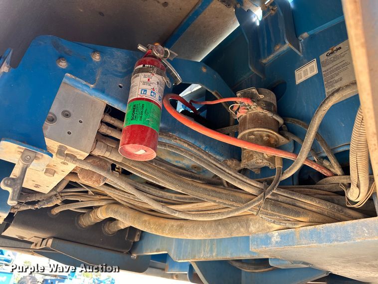 image for item DO6984 2006 Genie  S-60 boom lift