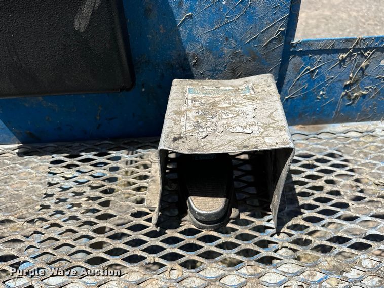 image for item DO6984 2006 Genie  S-60 boom lift