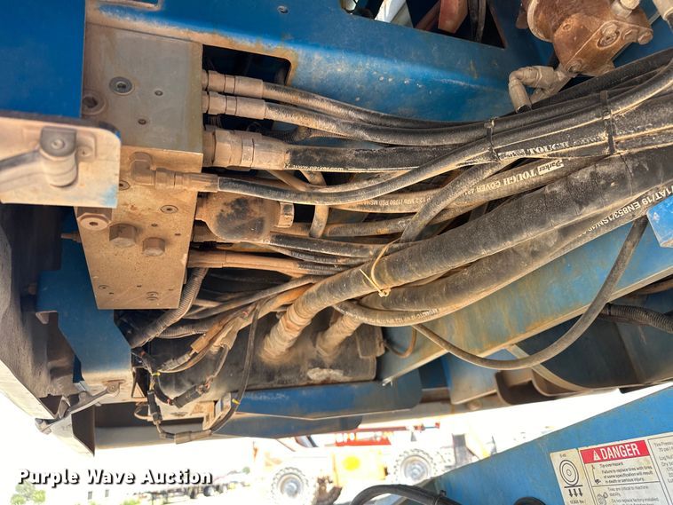 image for item DO6985 2007 Genie S-60 boom lift