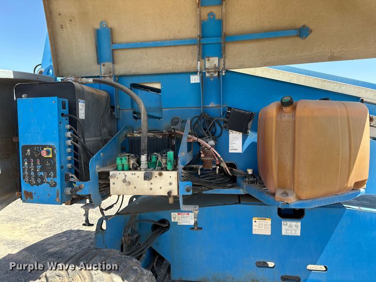 image for item DO6985 2007 Genie S-60 boom lift