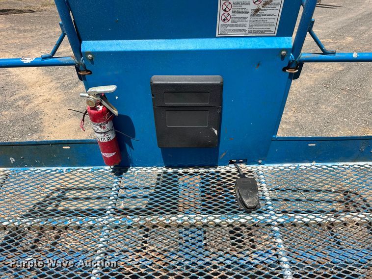 image for item DO6985 2007 Genie S-60 boom lift