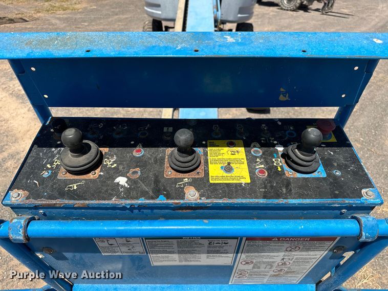 image for item DO6985 2007 Genie S-60 boom lift