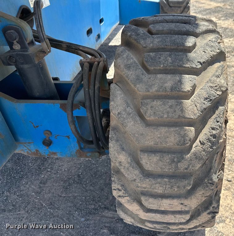 image for item DO6985 2007 Genie S-60 boom lift