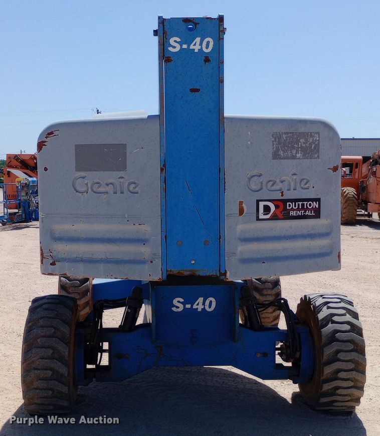 image for item DO7027 2006 Genie S-40 boom lift