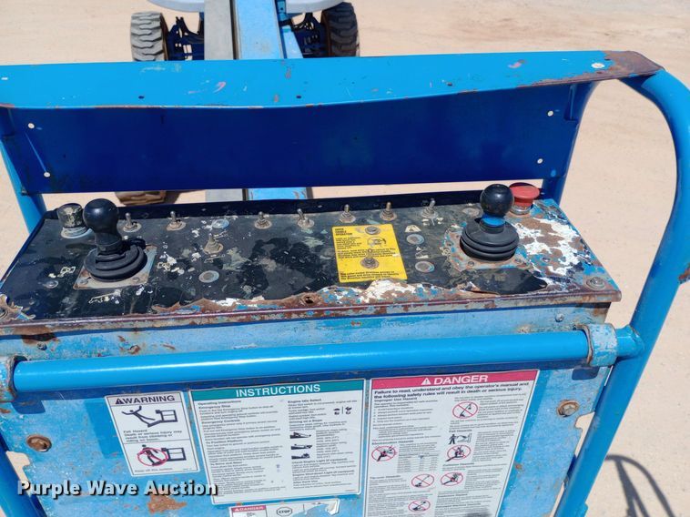 image for item DO7027 2006 Genie S-40 boom lift