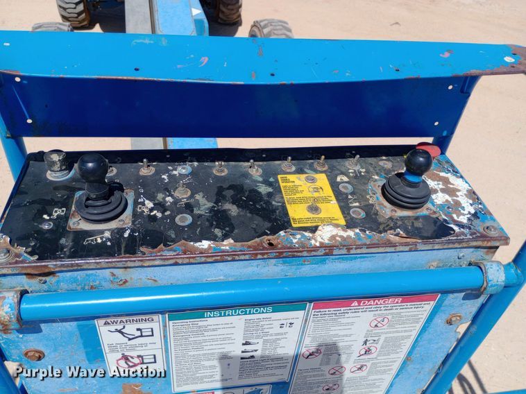 image for item DO7027 2006 Genie S-40 boom lift