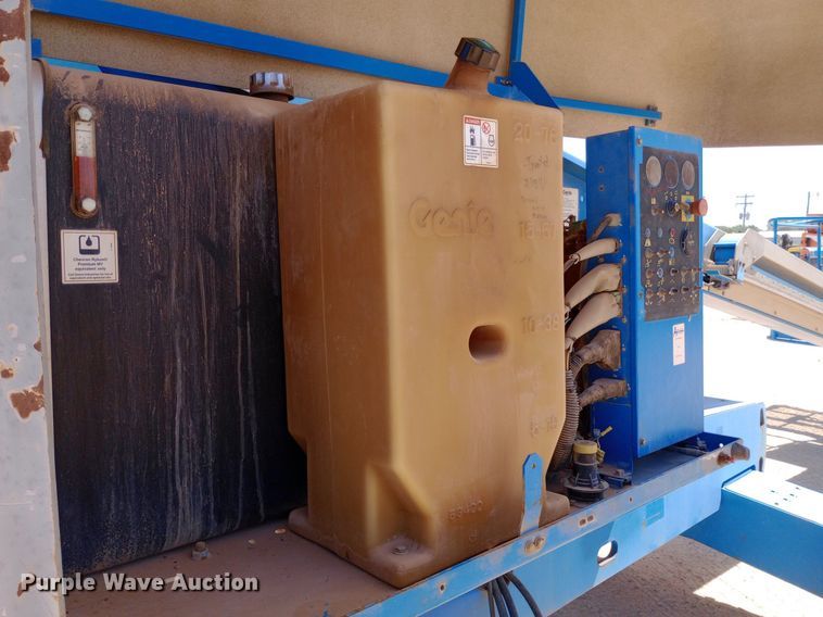 image for item DO7027 2006 Genie S-40 boom lift