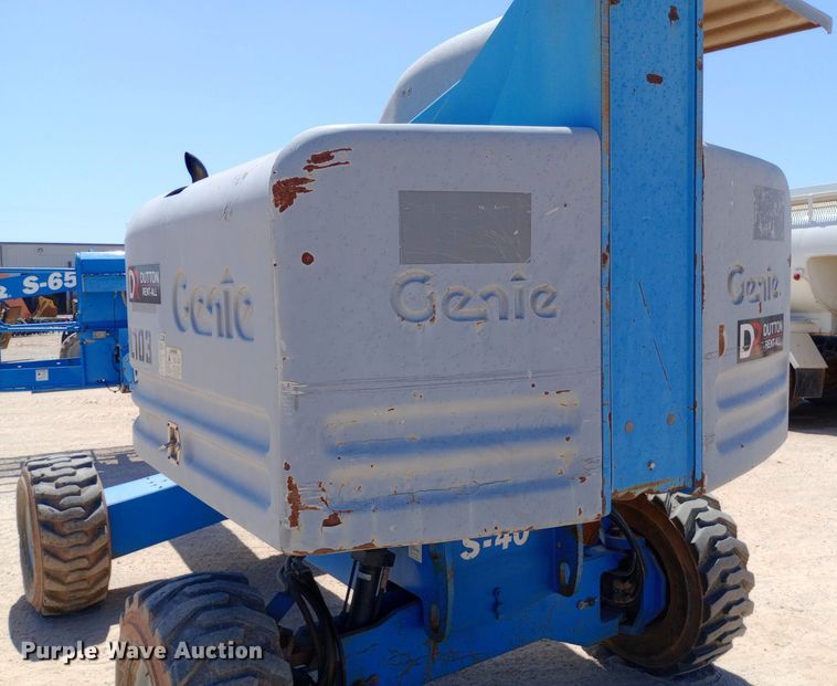 image for item DO7027 2006 Genie S-40 boom lift