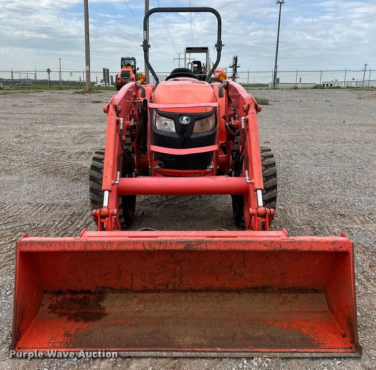 image for item DO7046 Kubota  MX5800 MFWD tractor